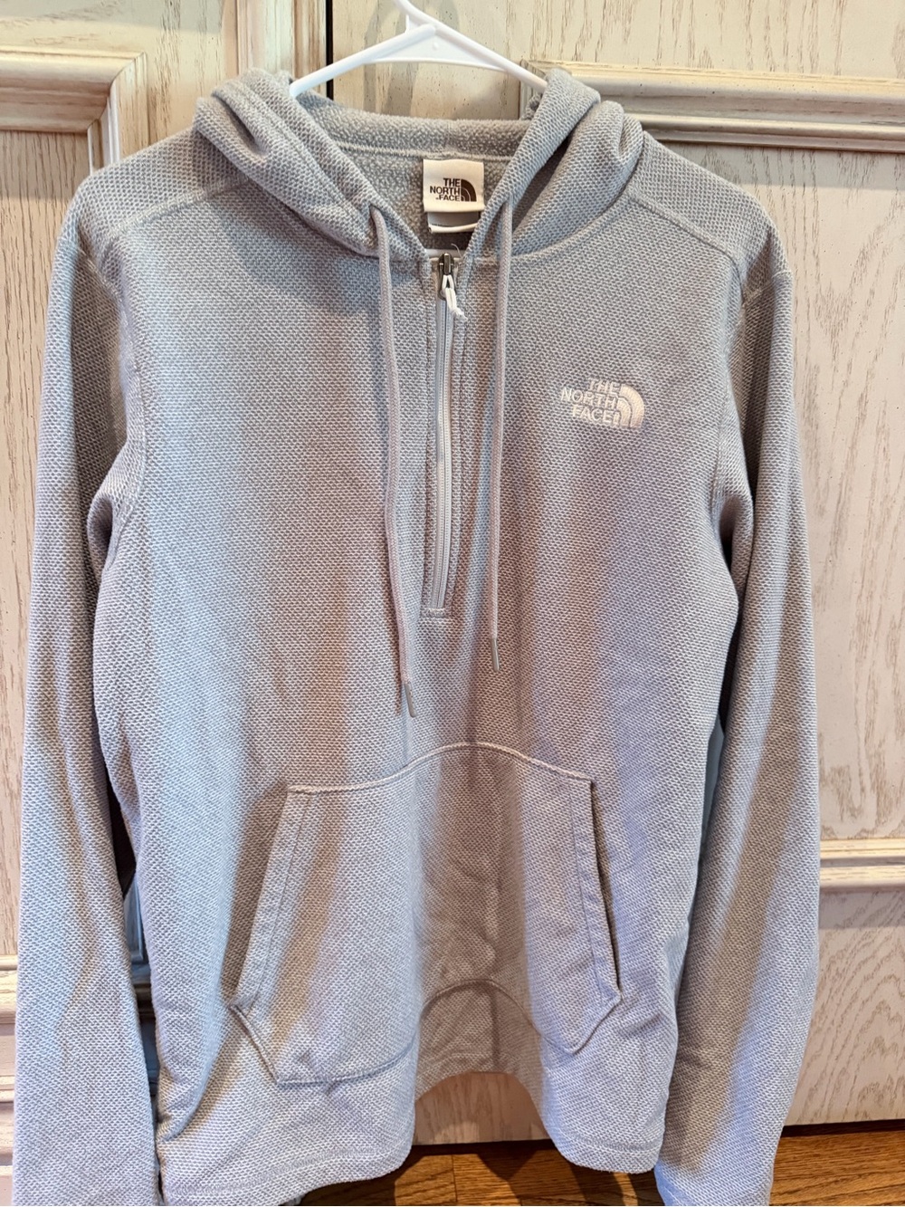 The North Face Men's Light Gray Quarter-Zip Hoodie